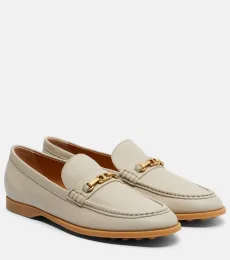 Mocassins en cuir à ornements Mocassins en cuir à ornements