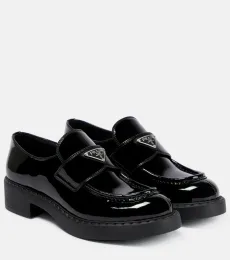 Mocassins en cuir verni à logo Mocassins en cuir verni à logo