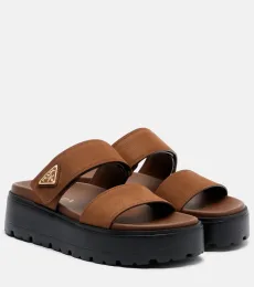 Mules compensées en cuir Mules compensées en cuir