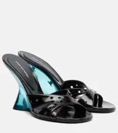 Mules compensées en cuir verni Mules compensées en cuir verni
