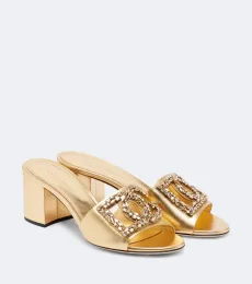 Mules DG en cuir métallisé à ornements Mules DG en cuir métallisé à ornements