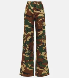 Pantalon cargo en coton à motif camouflage Pantalon cargo en coton à motif camouflage