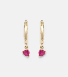 Pendientes de aro Charmed Micro Gabby de oro de 18 ct con rubí