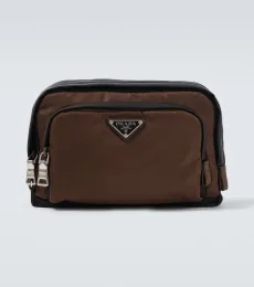 Pochette en Re-Nylon et cuir Pochette en Re-Nylon et cuir