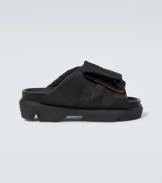 Pockets slides Pockets slides