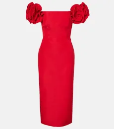 Robe de cocktail en soie à encolure bardot Robe de cocktail en soie à encolure bardot