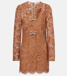 Robe en dentelle à ornements Robe en dentelle à ornements