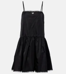 Robe en Re-Nylon et dentelle Robe en Re-Nylon et dentelle
