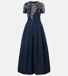 Robe longue en faille à ornements Robe longue en faille à ornements