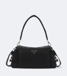 Sac porté épaule Prada Explore en Re-Nylon Sac porté épaule Prada Explore en Re-Nylon