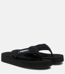 Sandalias con plataforma y logo Sandalias con plataforma y logo