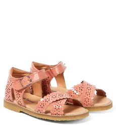 Sandalias Crossover Scallop Flower de charol Sandalias Crossover Scallop Flower de charol