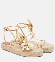 Sandalias de piel con aplique floral Sandalias de piel con aplique floral