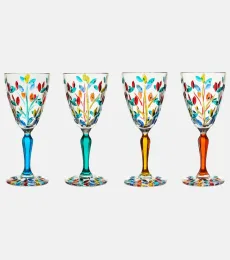 Set of 4 crystal wine glasses Set of 4 crystal wine glasses