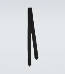Silk tie