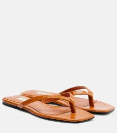 Tongs en cuir embossé Tongs en cuir embossé