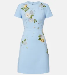 Vestido corto floral bordado Vestido corto floral bordado