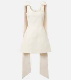 Vestido corto Gita con brocado Vestido corto Gita con brocado