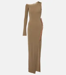 Vestido largo asimétrico con volantes