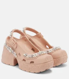 x Crocs salones destalonados adornados x Crocs salones destalonados adornados