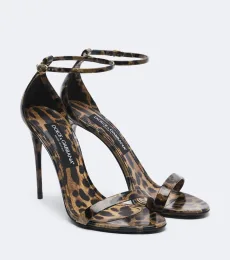 x Kim Sandales en cuir à motif léopard x Kim Sandales en cuir à motif léopard