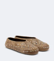 Zapatos slip-on Tierra de ante con tachuelas Zapatos slip-on Tierra de ante con tachuelas