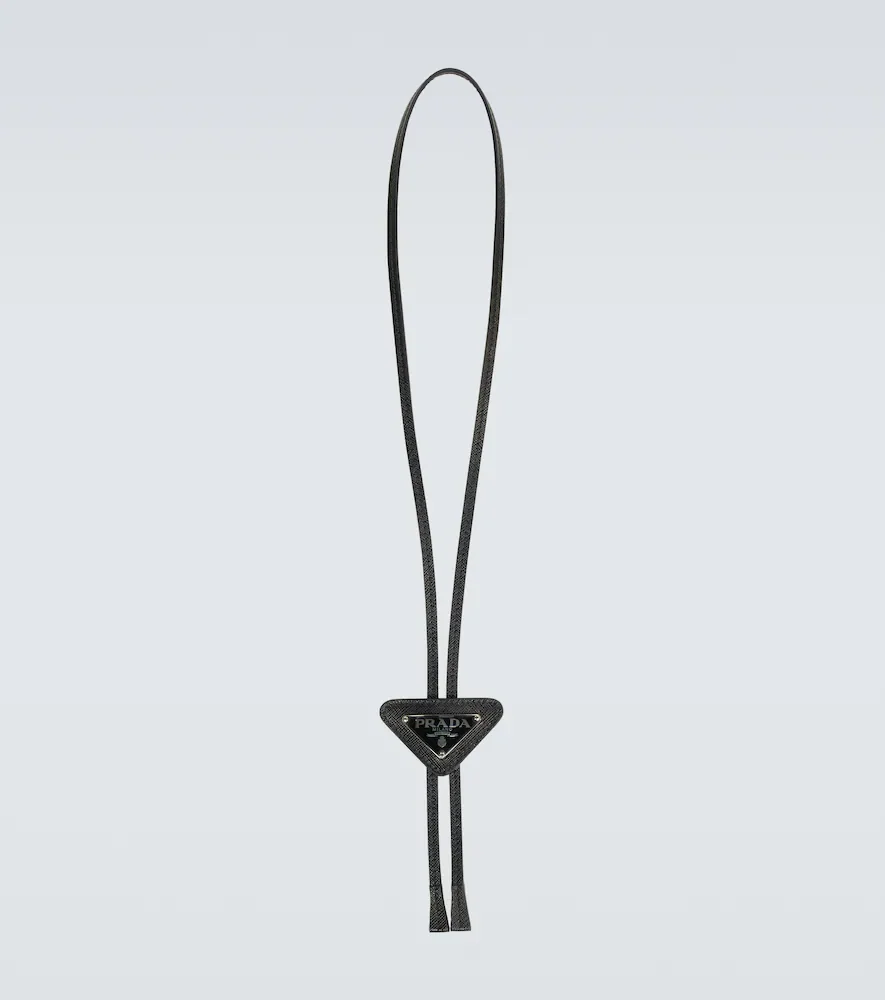 Corbata bolo de piel Saffiano con logo