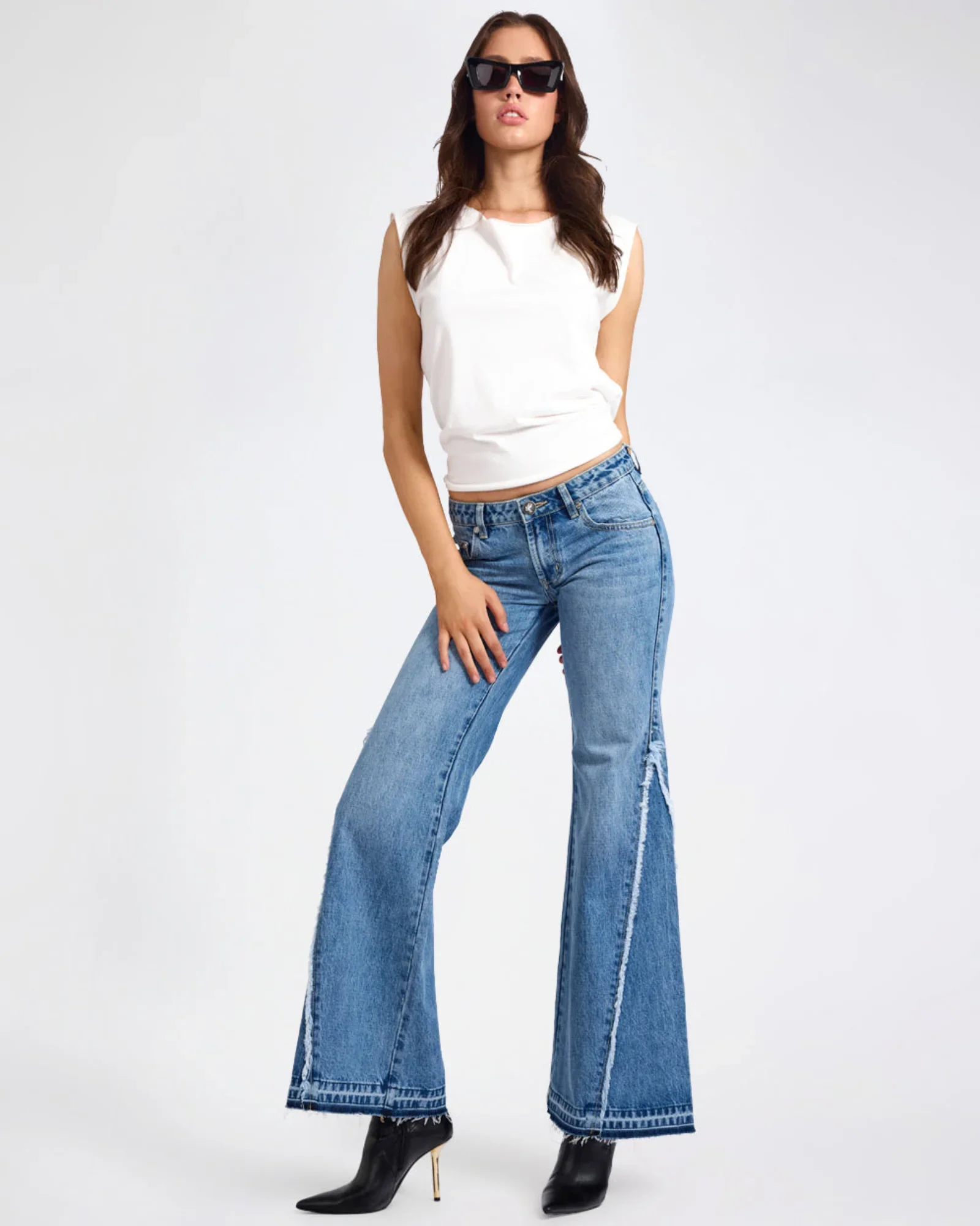 Johnnies Low Waist Wide Leg Flared Denim Jeans Denim Jeans - Johnnies Pretty Blue Size 30 One Teaspoon
