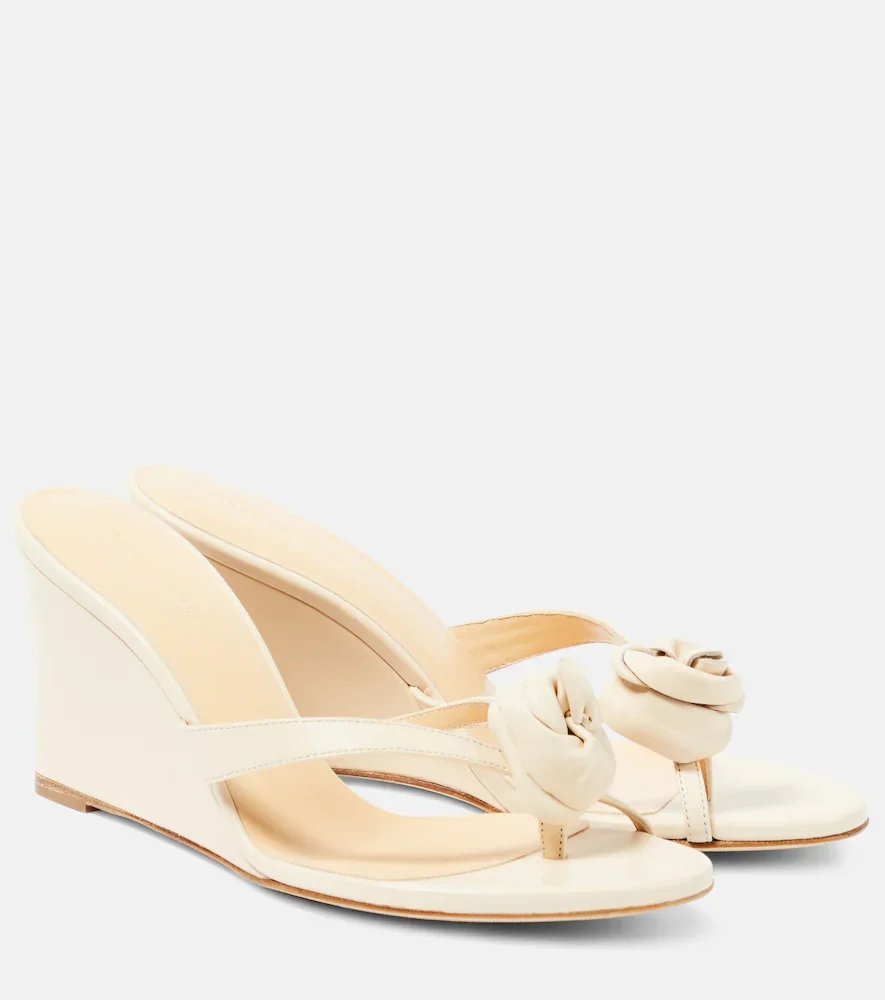 Mules compensées en cuir à appliqués