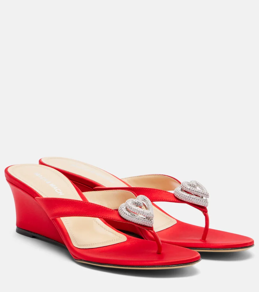 Sandalias con cuña Double Heart de satén adornadas