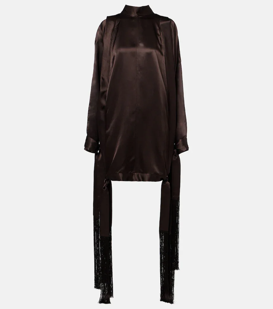 Vestido corto de satén con flecos