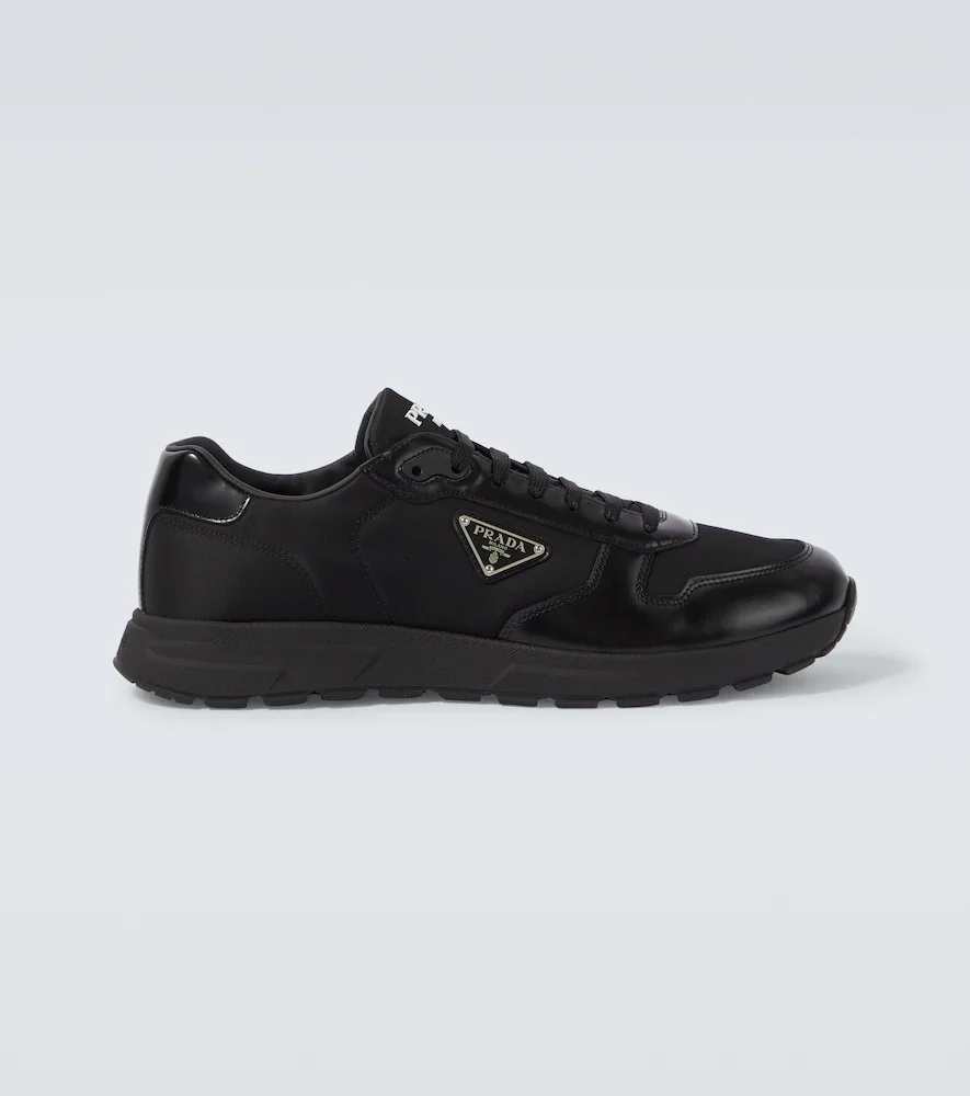 Zapatillas con piel y logo